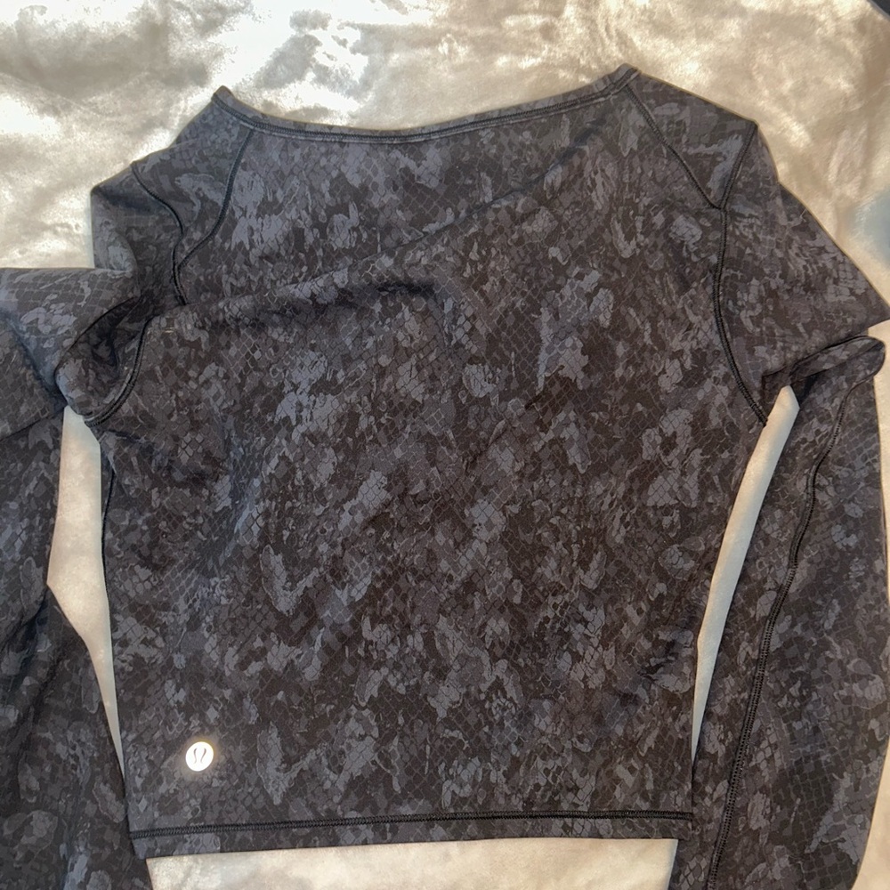 Lululemon Black Patterned Long Sleeve Top